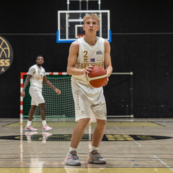 Tristan-Mani-Morthens